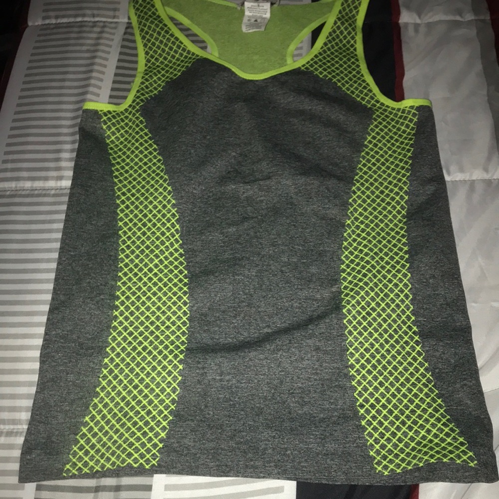 Selling workout top for $7